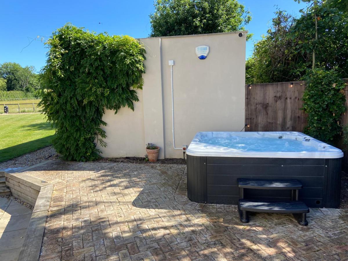 Large Country House - Hot Tub - Pool Table - Bbq - 5 Bedrooms - Log Burner Three Legged Cross Εξωτερικό φωτογραφία